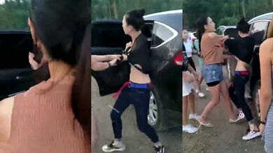 抓奸集锦-特精甄选第一现场街头扭打吃瓜围观 赤裸裸床上被逮还有被割屌的 各色良家女神狼狈瞬间 (170)